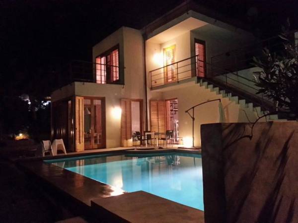 Whole Modern Villa With Pool And Near The Sea