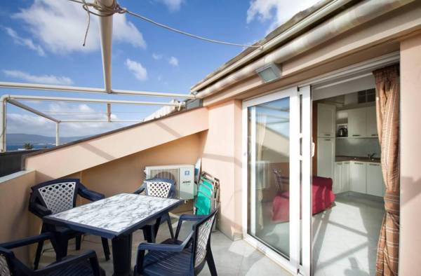 Emerald Apartment With Sea View