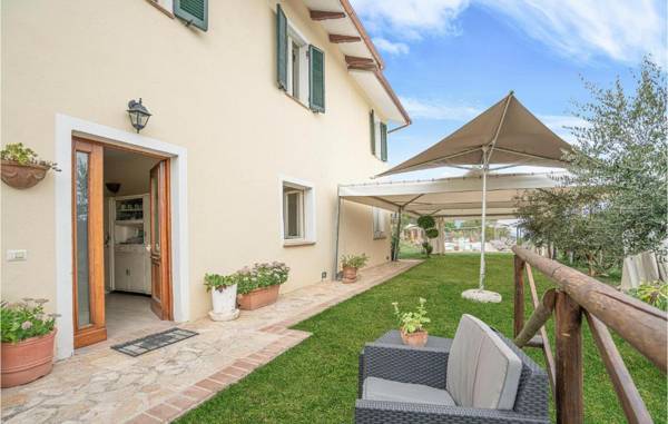 Apartment Località Macerino 47 with Outdoor Swimmingpool