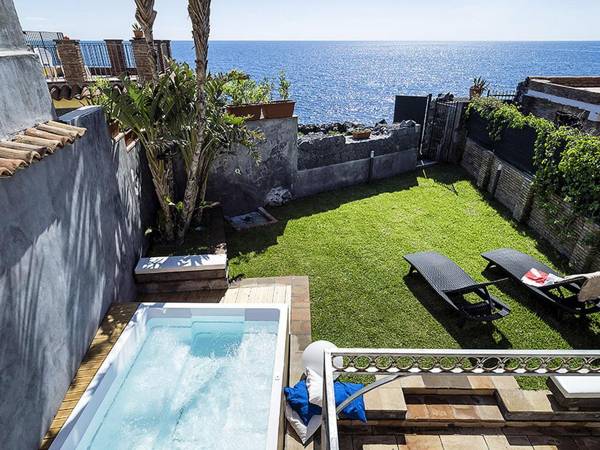 Luxurious Holiday Home in Acireale with Jacuzzi