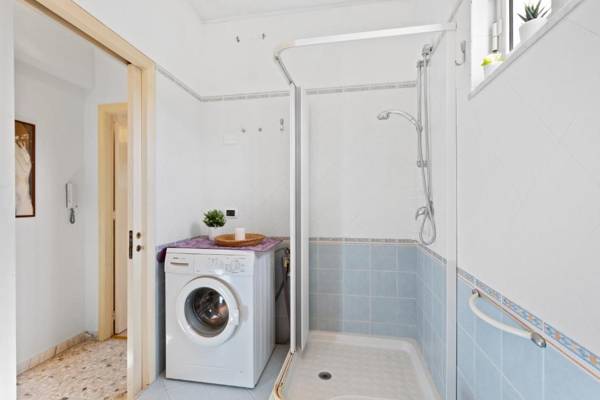 Lungomare Ciclopi Apartments with Balconies and Parking