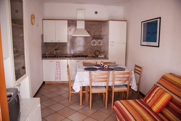 Appartamento con Terrazza in Residence con Piscina per 6 ospiti