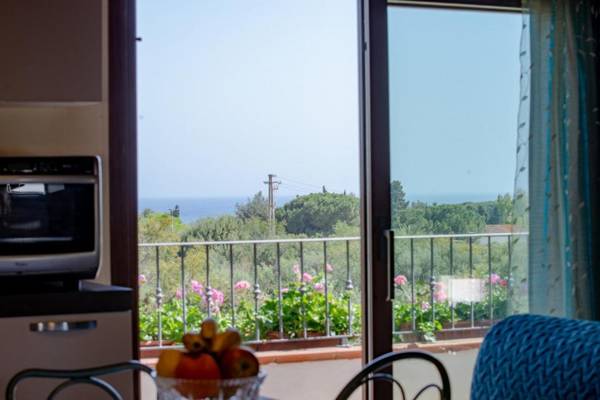 One bedroom appartement at Capitana 350 m away from the beach with sea view garden and wifi
