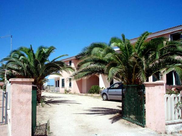 Residence with pool only 100m from the beach and coastal town of La Ciacca