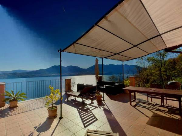 Lovely Apartment in Oggebbio with Swimming Pool