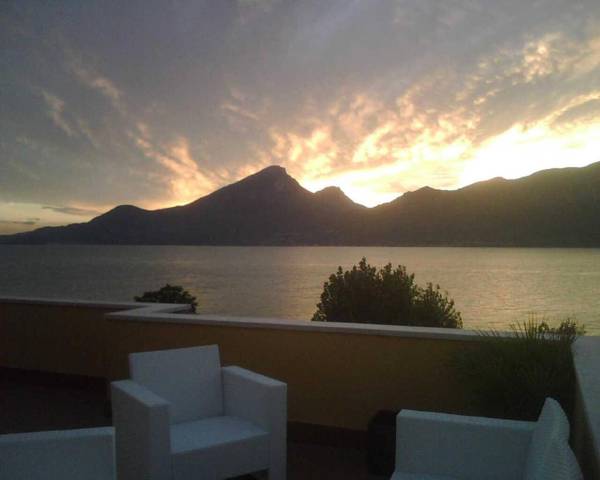 Modern apartment with large terrace Malcesine