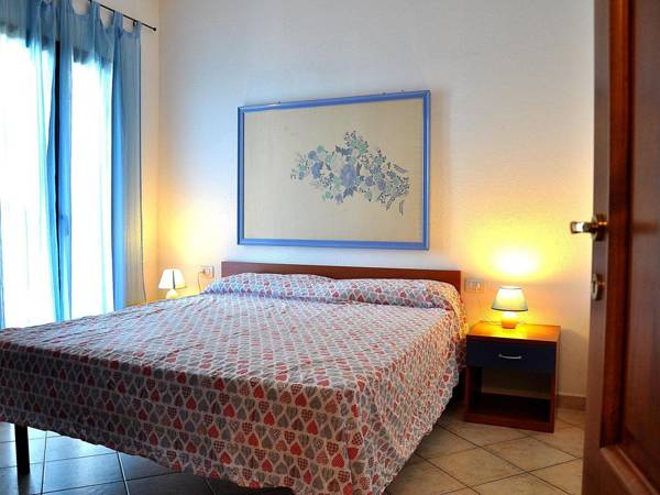 Inviting Holiday Home in Loiri with Swimming Pool near Sea