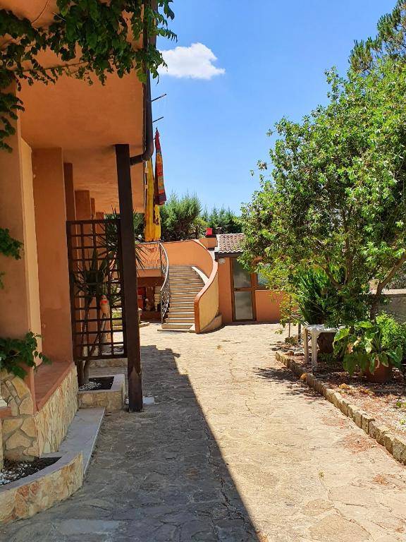 3 bedrooms appartement with lake view private pool and enclosed garden at Pergusa