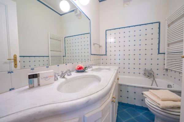 Villa Faccioli Deodara With Shared Pool