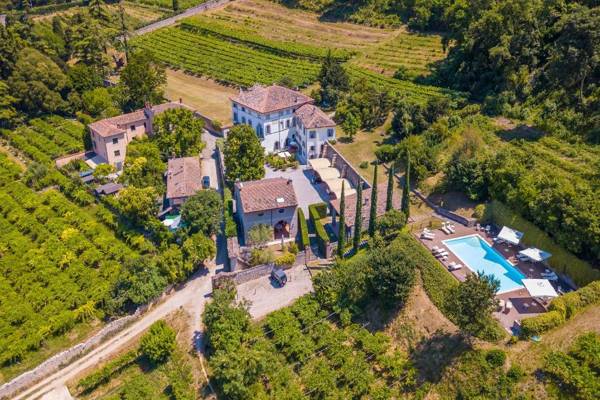 Villa Faccioli Limone With Shared Pool