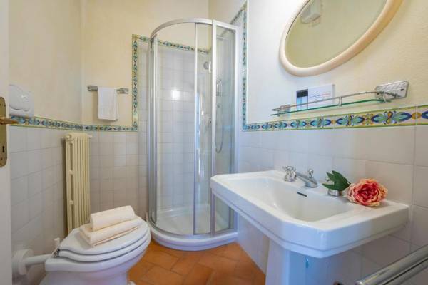 Villa Faccioli Limone With Shared Pool