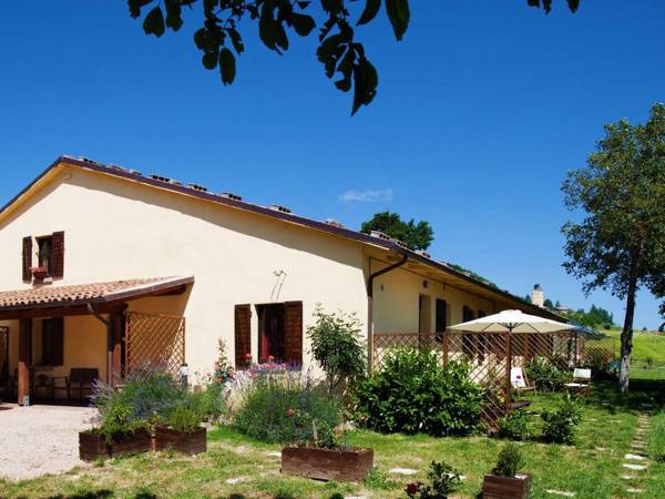 Farmhouse with a magnificent panorama swimming pool 3 km from Cagli