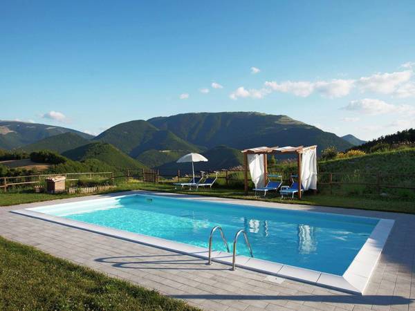 Farmhouse with a magnificent panorama swimming pool 3 km from Cagli
