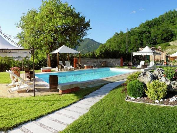 Idyllic Cottage in Cagli with Fenced Garden