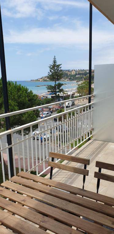 Modern two Bedroom Apartment in Arma di Taggia
