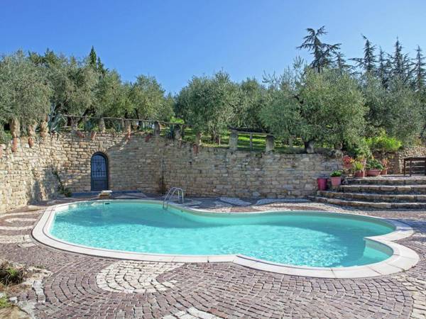 Apartment in quiet and green environment with swimming pool