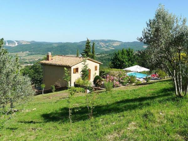 Lovely Holiday Home in Sasso Pisano with Swimming Pool