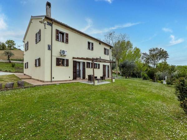 Attractive Apartment in Filottrano with Fenced Garden