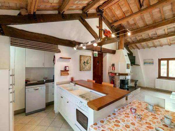 Attractive Apartment in Filottrano with Fenced Garden