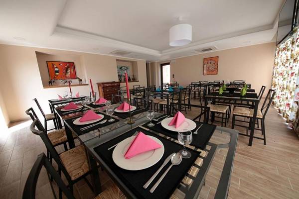 Villa Diana Marche - intera struttura con piscina