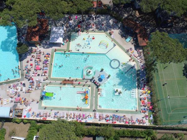 Spacious Bungalow in the heart of Adriatic Riviera with Pool