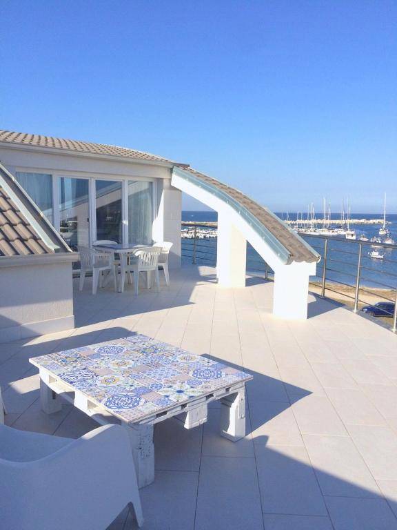 Rosso e blu sunny apartments