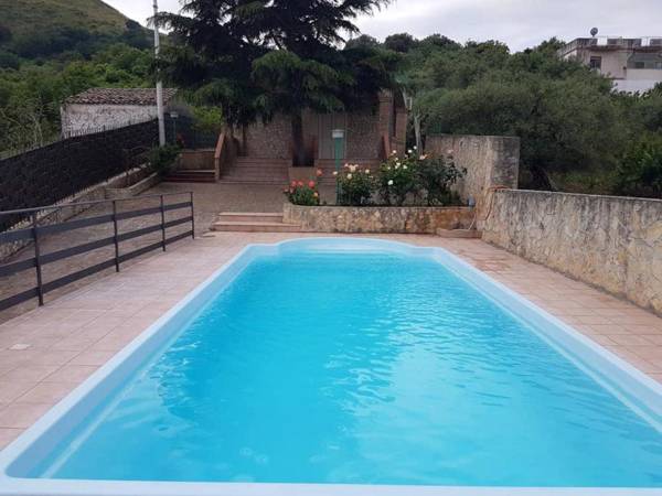 3 bedrooms villa with private pool and wifi at Caccamo