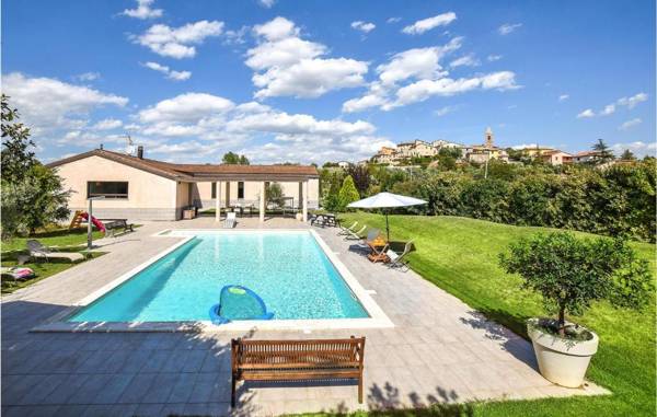 Stunning home in Collesecco with Indoor swimming pool and 3 Bedrooms