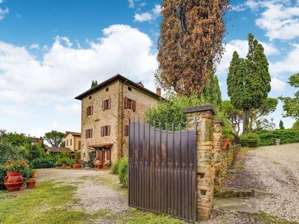 Welcoming Holiday Home with Swimming Pool in Le Ville