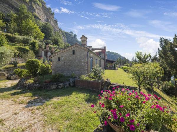Fabulous Holiday Home with WiFi in Monte San Martino Italy