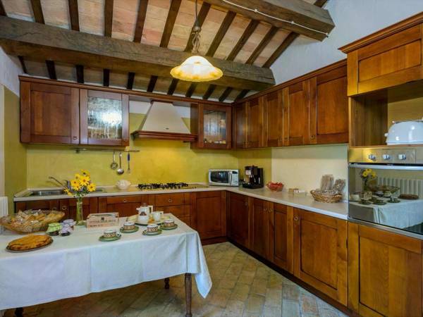 Splendid Apartment with Pool in Monte San Martino