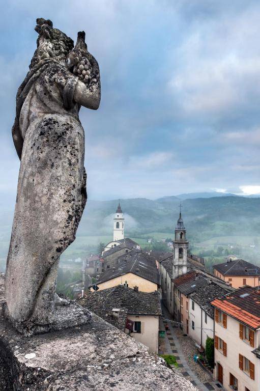 Castello Di Compiano Hotel Relais Museum