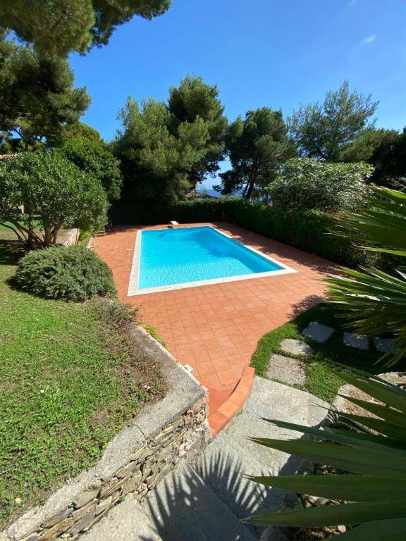 Appartamenti in villa con piscina