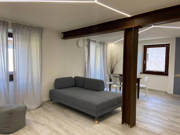 Bright Newly Renovated Apartment