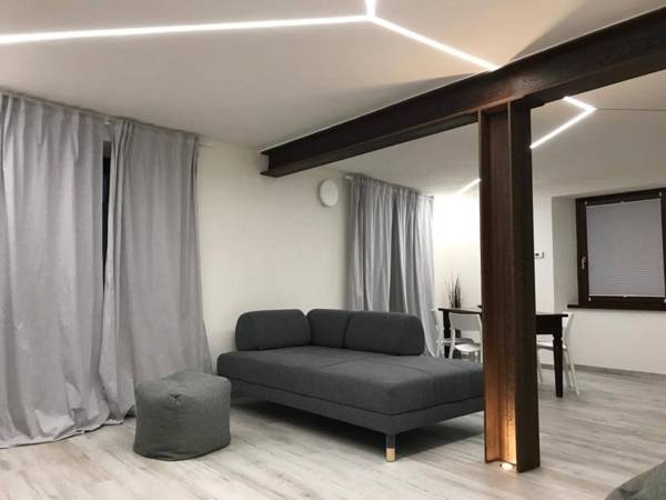 Bright Newly Renovated Apartment