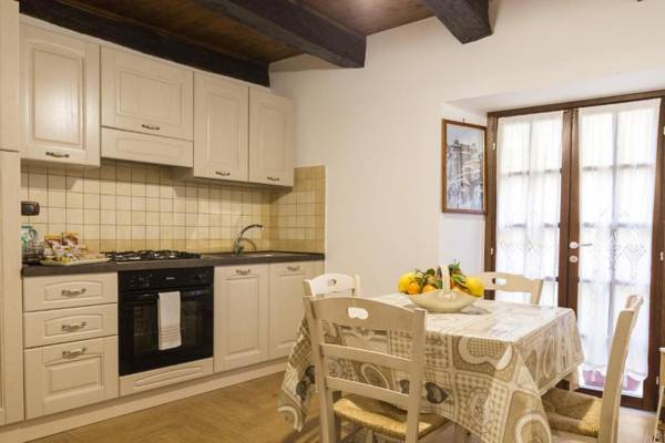 One bedroom appartement with city view balcony and wifi at Arce