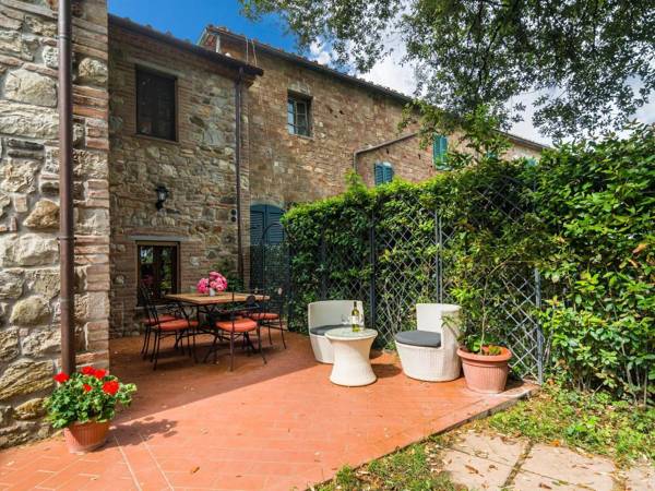 Holiday Home in the town centre with pool garden jacuzzi