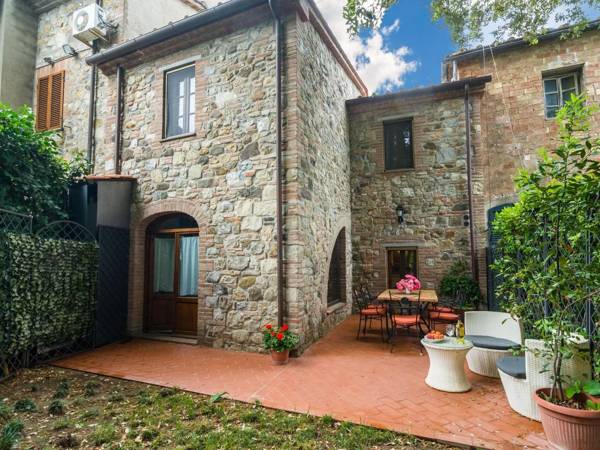 Holiday Home in the town centre with pool garden jacuzzi