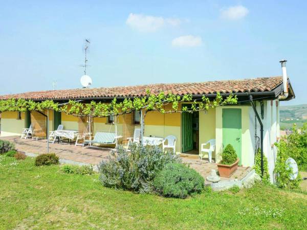 Spacious Apartment in Santa Maria della Versa with Terrace