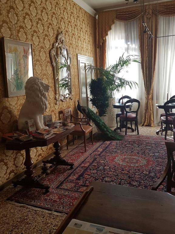 Friendly Venice Suites - Luxury Suites in Venice