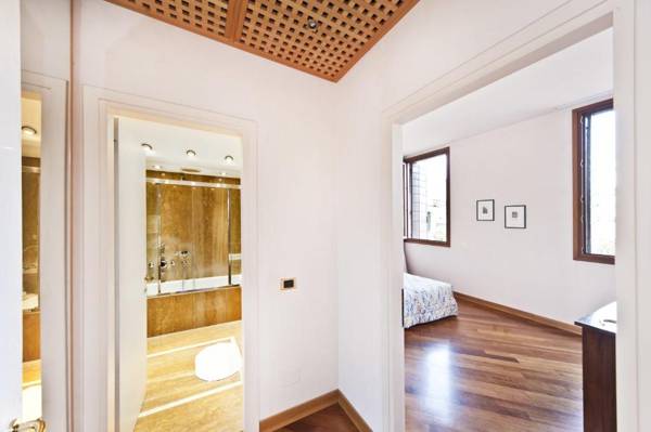 LUXURY and very central apartment in historical 1600 Palace with LIFT sanitize with OZONE