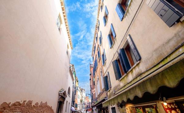 The Lion's House APT4