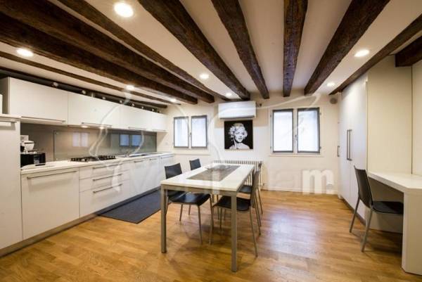 The Lion's House APT5