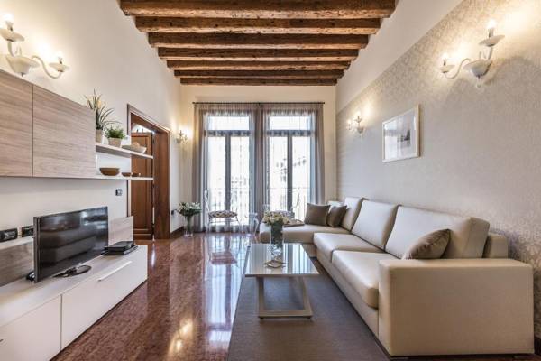 Ca' del Monastero 1 Collection Apt for 4 Guests with Balcony and Lift