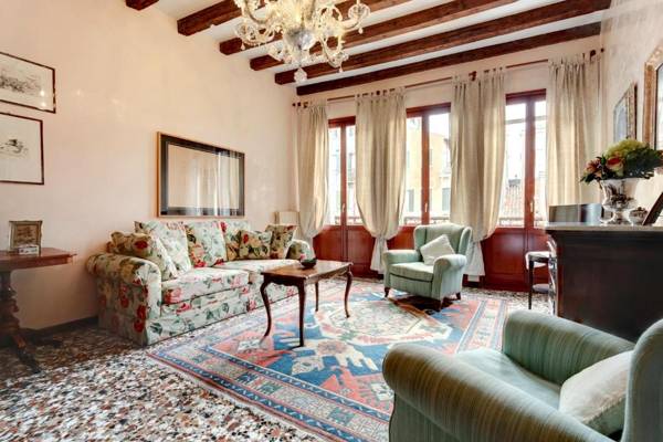 Biennale APT Balcony