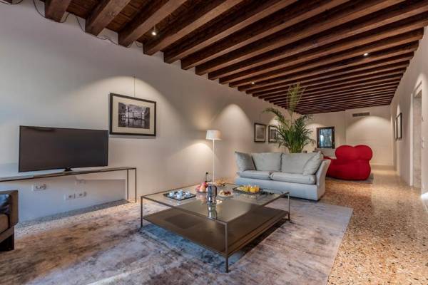 Sartor Apartment Canal View