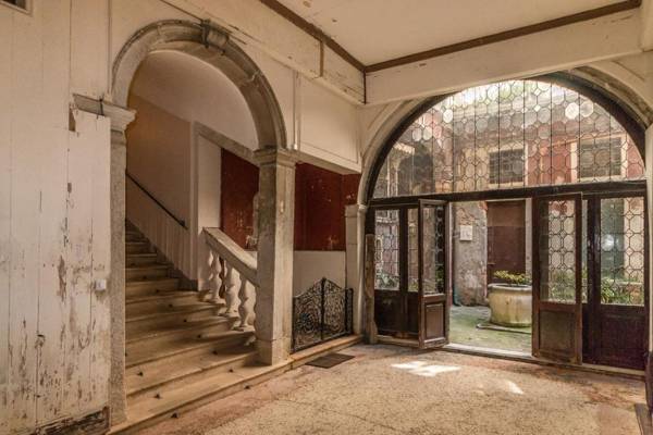 Admiral Emo Palace Over Canal Grande