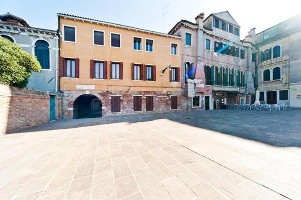 CA SUSANNA NEAR TRAIN STATION