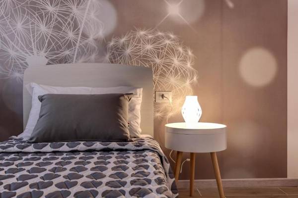 WHITE FLOWERS - CANAL VIEW