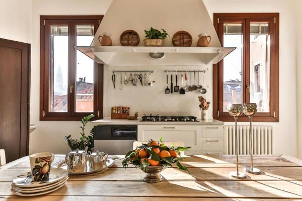 Ca Dei Greci Canal View